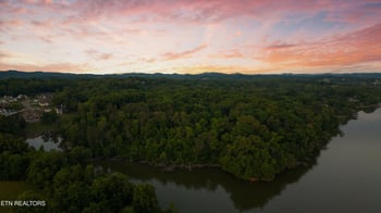 2533 Woodland Reserve Ln, Knoxville, TN 37919