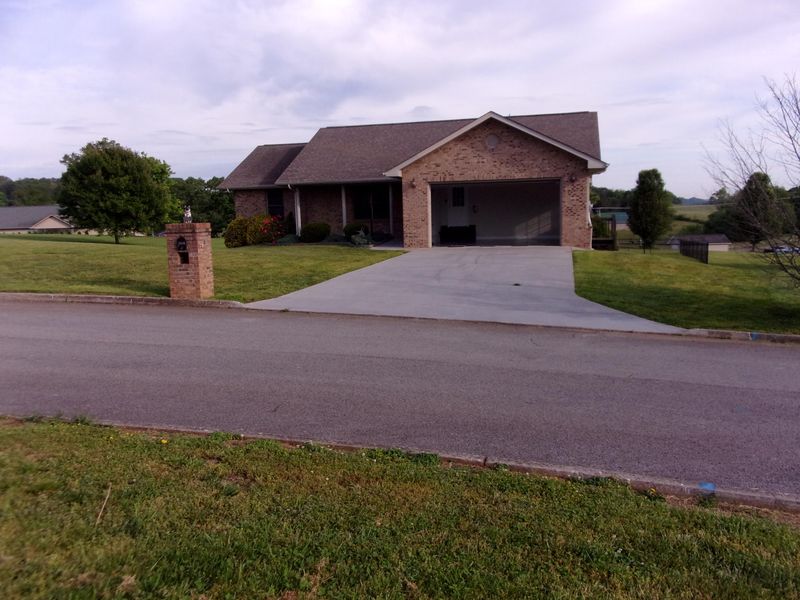 2536 Covington Cir, Sevierville, TN 37876