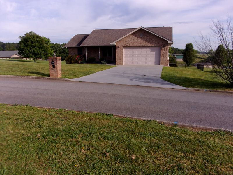2536 Covington Cir, Sevierville, TN 37876