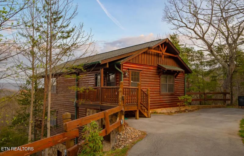 2539 Raccoon Hollow Way, Sevierville, TN 37862
