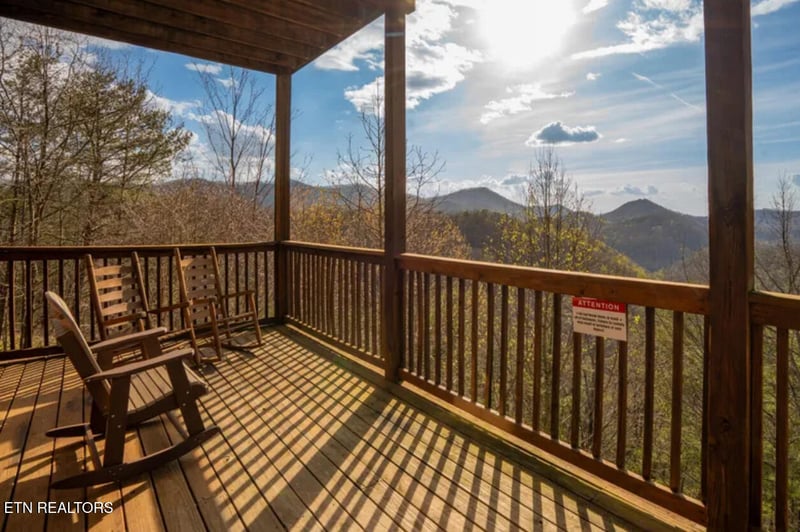 2539 Raccoon Hollow Way, Sevierville, TN 37862