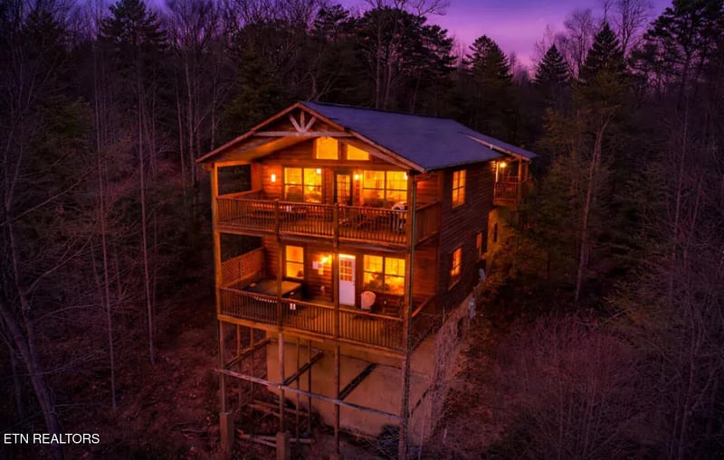 2539 Raccoon Hollow Way, Sevierville, TN 37862