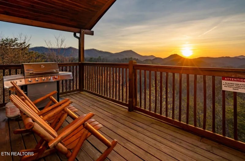 2539 Raccoon Hollow Way, Sevierville, TN 37862