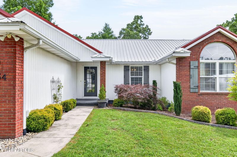 254 Canary Dr, Crossville, TN 38555