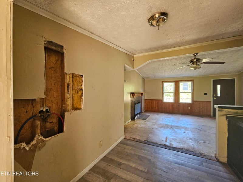 254 Old Lake City Hwy, Rocky Top, TN 37769
