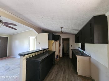 254 Old Lake City Hwy, Rocky Top, TN 37769
