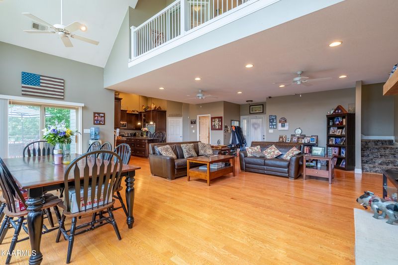 254 Stoney Rock Ln, Jacksboro, TN 37757