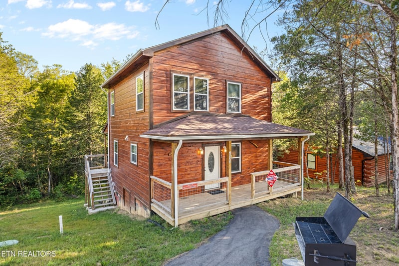 2540 White Timberlake Dr, Sevierville, TN 37876