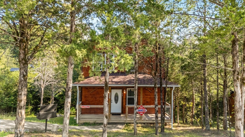 2540 White Timberlake Dr, Sevierville, TN 37876