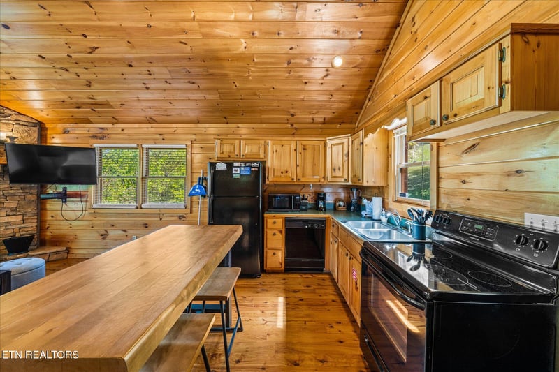 2545 Raccoon Hollow Way, Sevierville, TN 37862