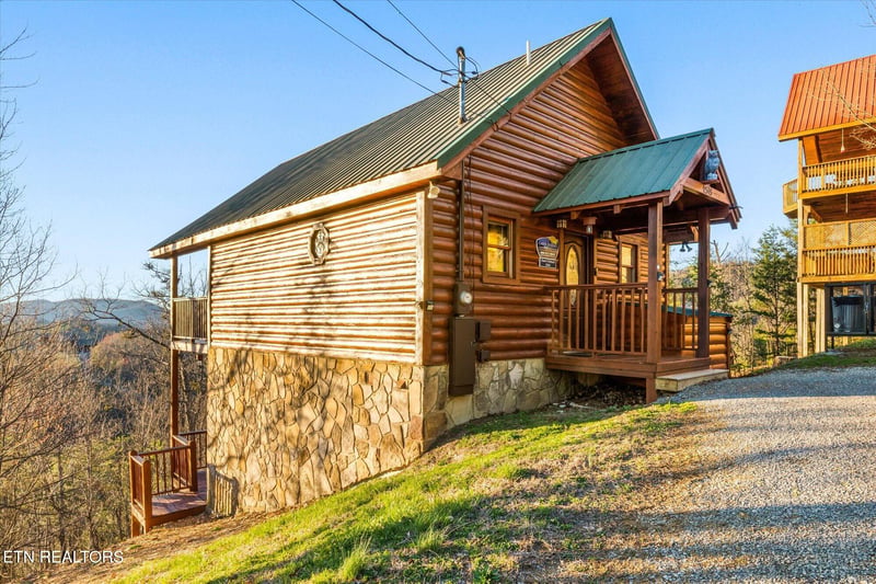 2545 Raccoon Hollow Way, Sevierville, TN 37862