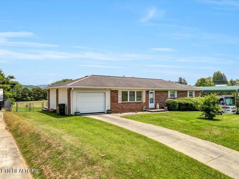 2546 Montcastle Dr, Morristown, TN 37814