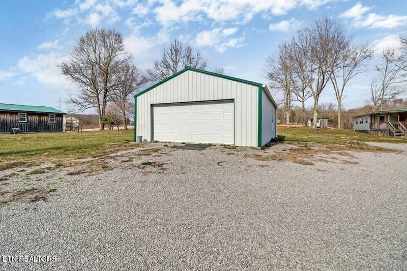2546 Peavine Rd, Crossville, TN 38571