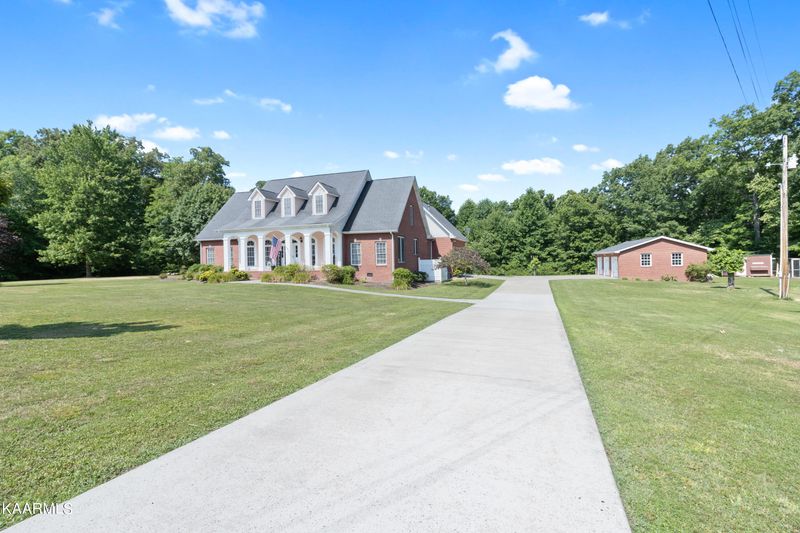 255 Cumberland Mountain Dr, Sunbright, TN 37872