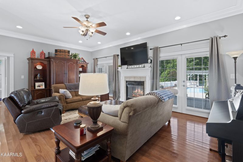 255 Cumberland Mountain Dr, Sunbright, TN 37872