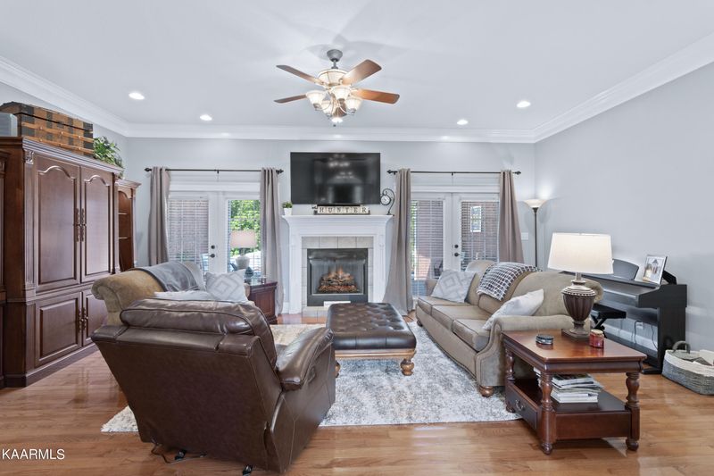 255 Cumberland Mountain Dr, Sunbright, TN 37872