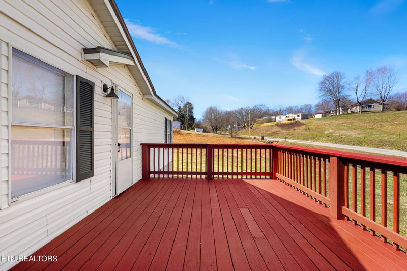 255 Foster Rd, Lenoir City, TN 37771