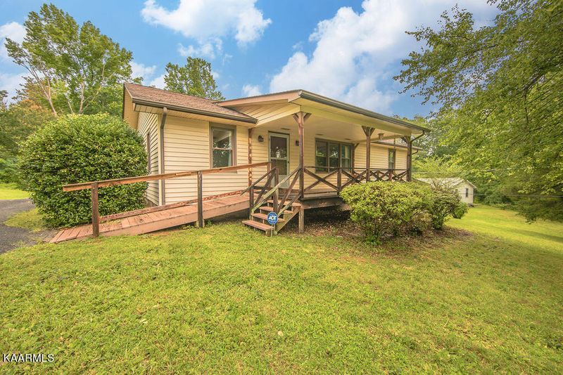 255 Hester Dr, Harriman, TN 37748