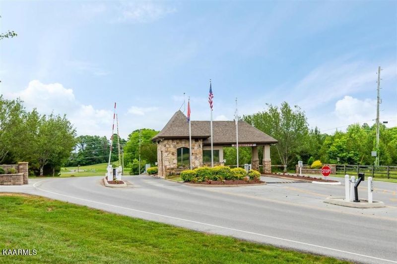 255 Hummingbird Dr, Vonore, TN 37885