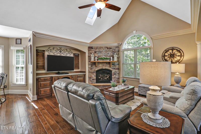 255 Quail Ridge Dr, Crossville, TN 38555
