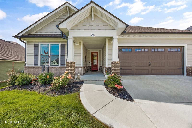 255 Trillium Tr, Lenoir City, TN 37771