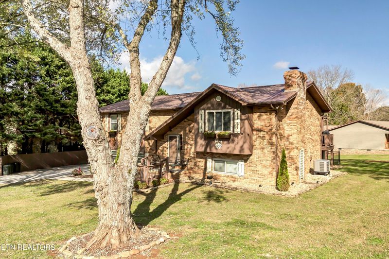 2550 Robinson Dr, Louisville, TN 37777