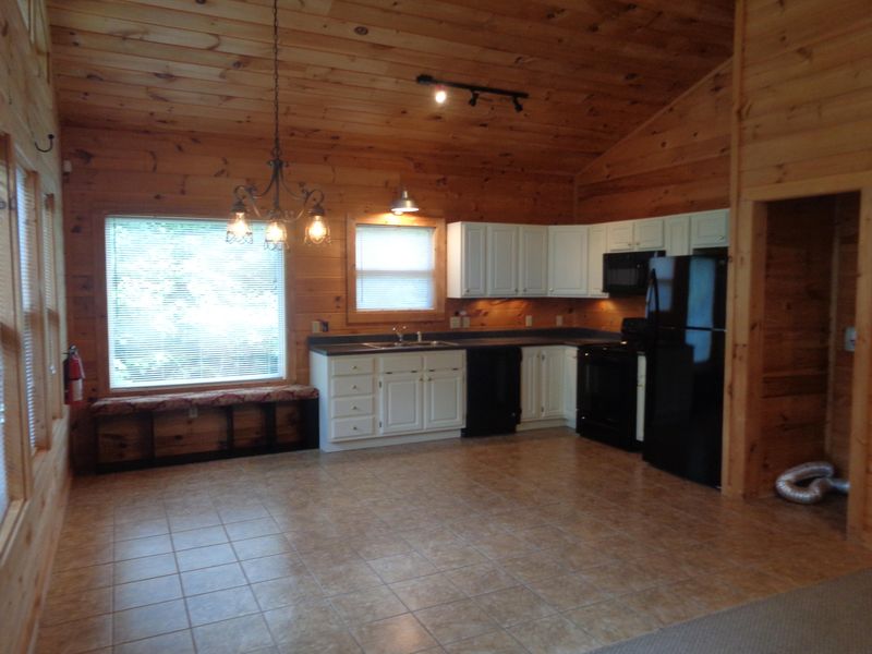 2552 Treehouse Ln, Sevierville, TN 37876