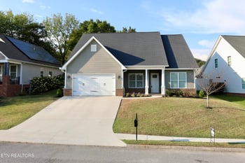 2555 Kings Mountain Ln, Knoxville, TN 37920