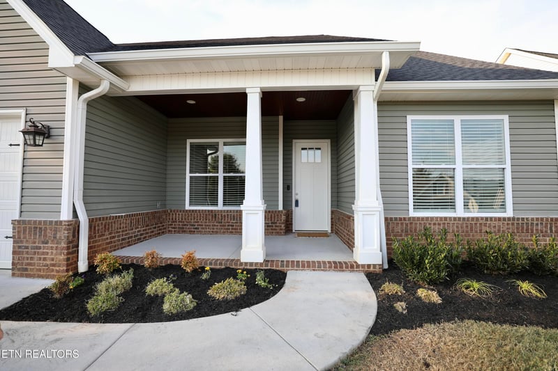 2555 Kings Mountain Ln, Knoxville, TN 37920