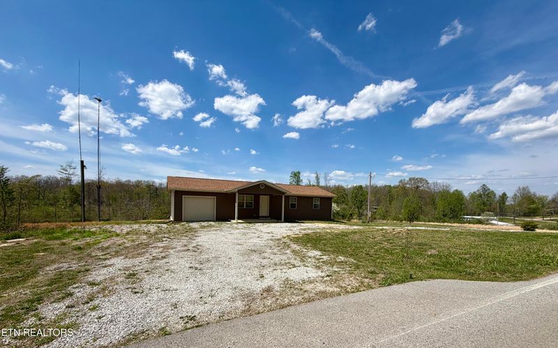 2557 Huntsville Hill Rd, Helenwood, TN 37755