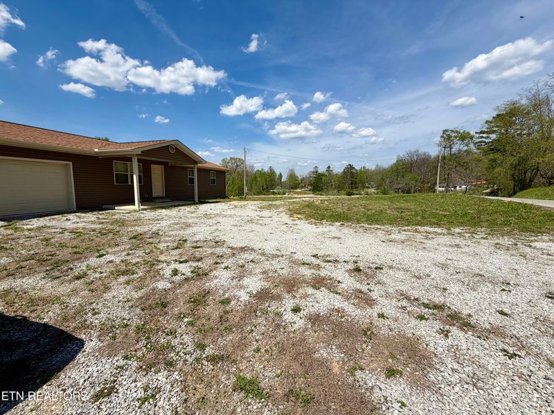 2557 Huntsville Hill Rd, Helenwood, TN 37755