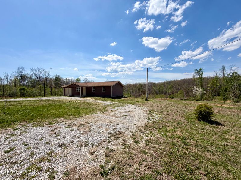 2557 Huntsville Hill Rd, Helenwood, TN 37755
