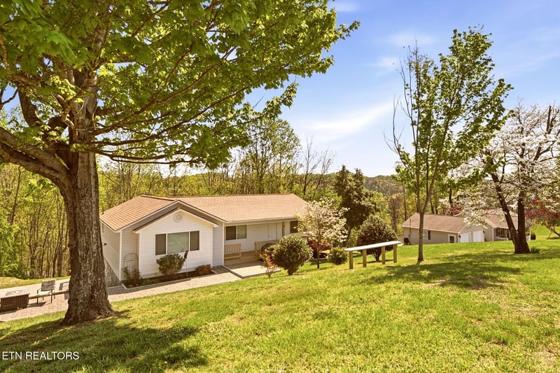 256 Mountain View Est, Caryville, TN 37714