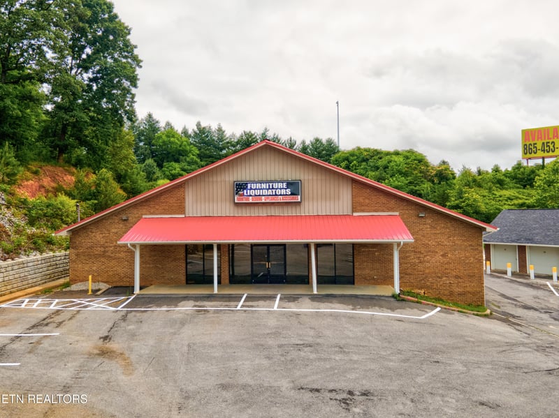 2560 Winfield Dunn Pkwy, Kodak, TN 37764