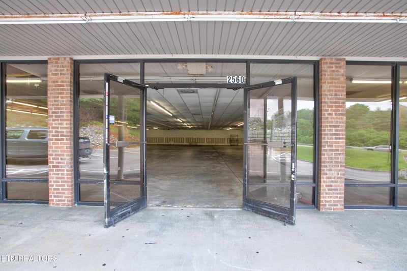 2560 Winfield Dunn Pkwy, Kodak, TN 37764