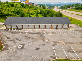 2560 Winfield Dunn Pkwy, Kodak, TN 37764