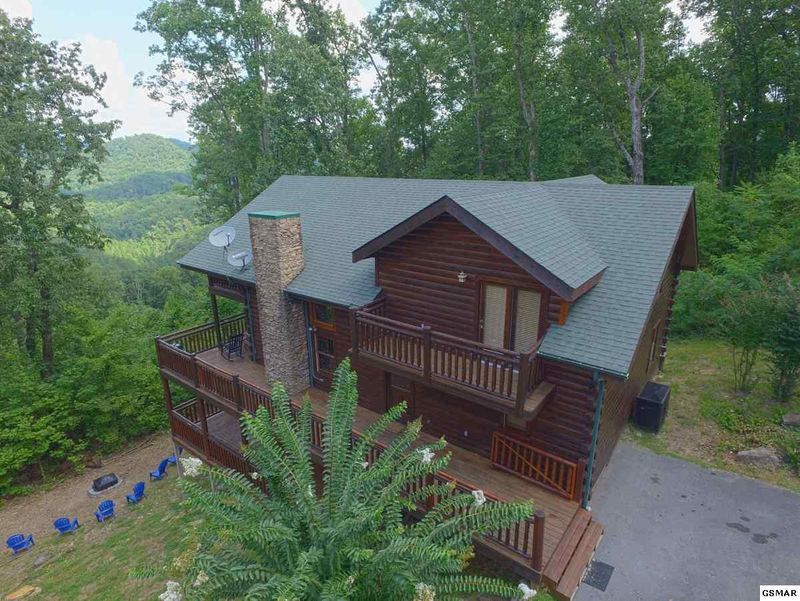2561 Cloud View Dr, Sevierville, TN 37862
