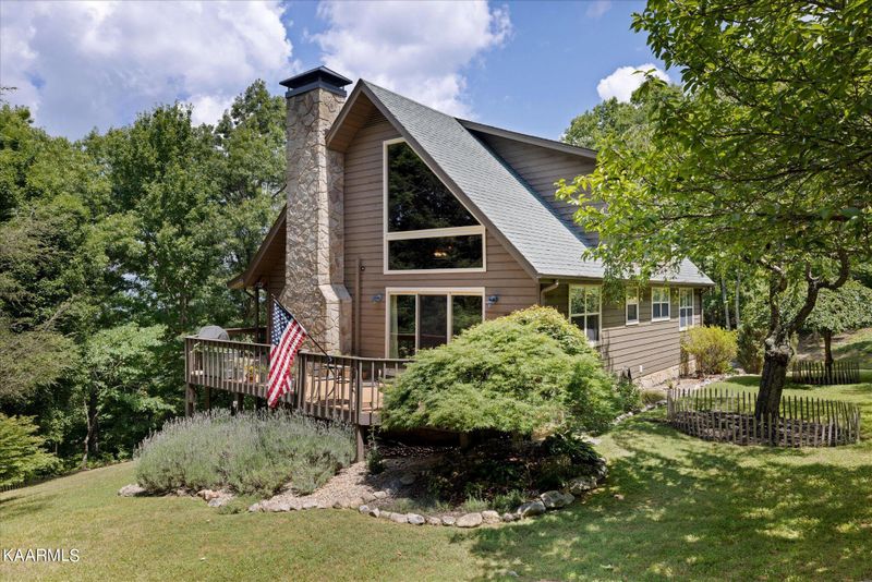 2565 Misty Shadows Dr, Sevierville, TN 37862