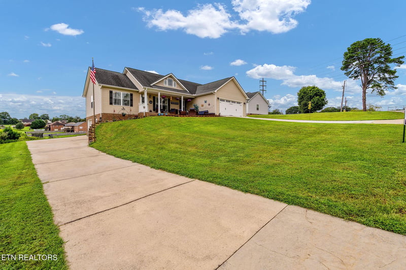 2566 Howerton Dr, Morristown, TN 37814