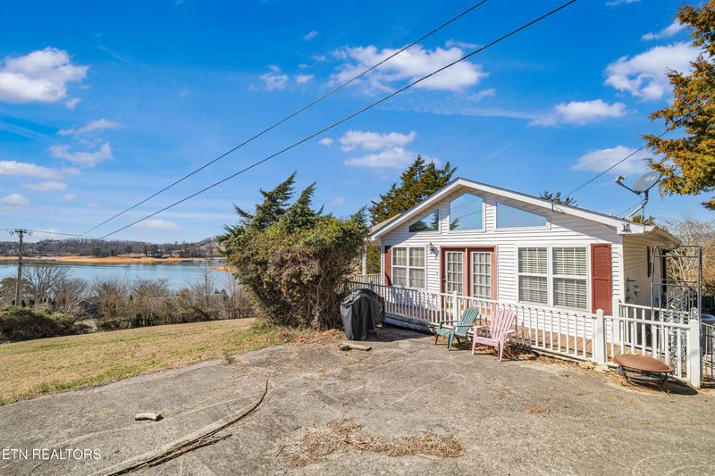 2566 Lakeshore Dr, Bean Station, TN 37708