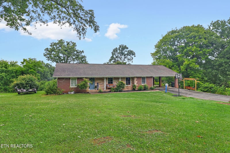 257 Brookhaven Dr, Crossville, TN 38555
