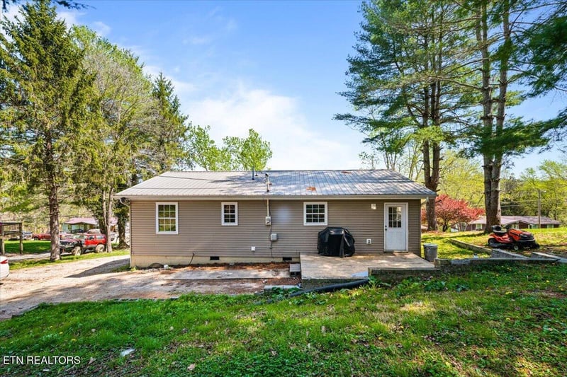 257 Gamble Ln, Lafollette, TN 37766