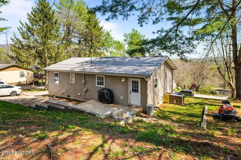 257 Gamble Ln, Lafollette, TN 37766