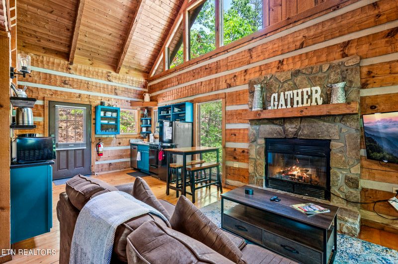 2570 Black Bear Ln, Sevierville, TN 37876