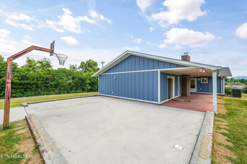 2572 Sevierville Rd, Maryville, TN 37804