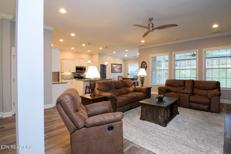 2573 Windjammer Ln, Knoxville, TN 37932