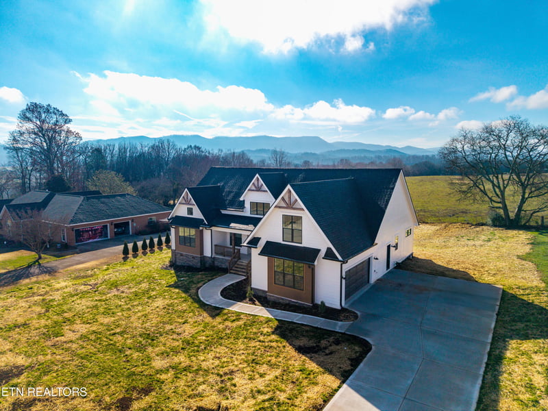 2574 Creekstone Cir, Maryville, TN 37804