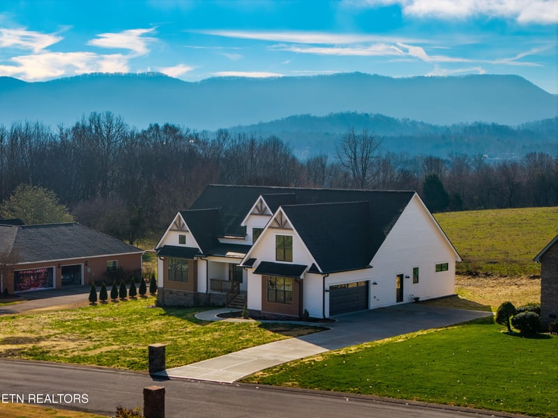 2574 Creekstone Cir, Maryville, TN 37804