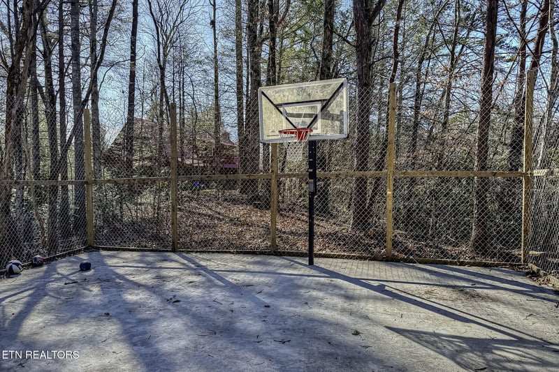 258 Palmer Rd, Gatlinburg, TN 37738