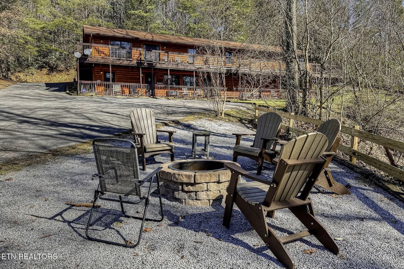 258 Palmer Rd, Gatlinburg, TN 37738